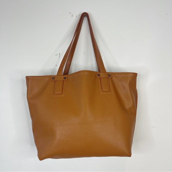 G.H. Bass & Co caramel vegan leather tote bag with navy blue crossbody strap - Picture 3 of 16